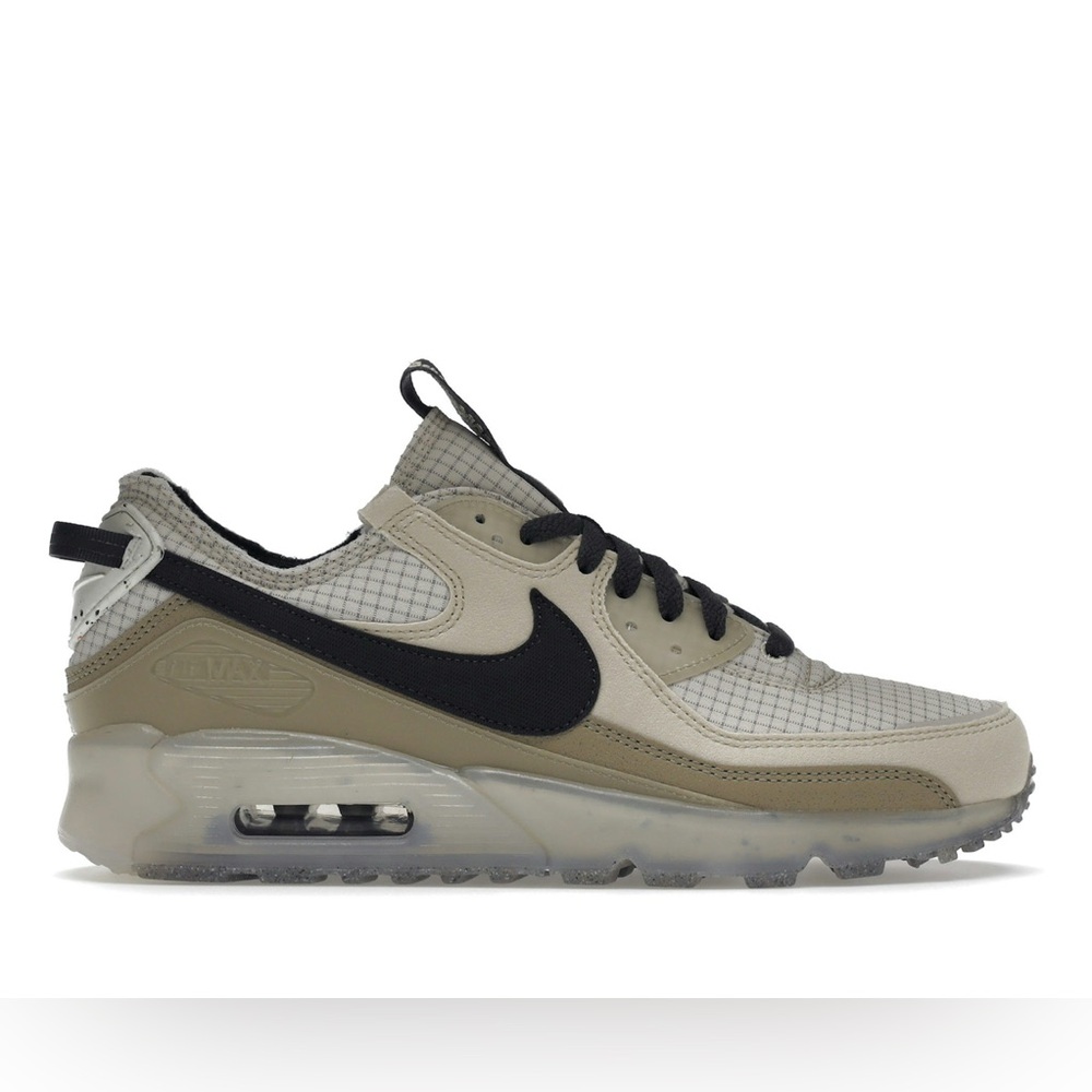 Nike Air Max 90 in Black and Gray